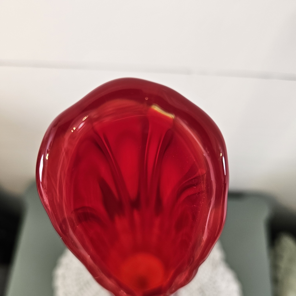 Elegant "Vintage" L.E. Smith Red Swung Glass Vase - Picture 8 of 15